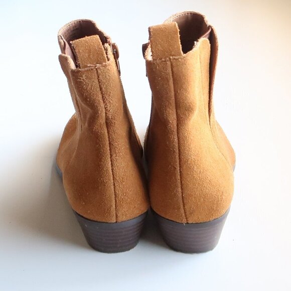 Gap Tan Suede Leather Almond Toe Block Heel Chelsea Booties Ankle Boots Size 7.5 - Picture 6 of 15